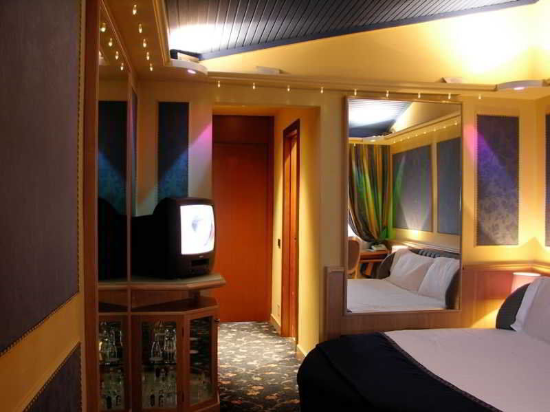Regal Hotel 4*