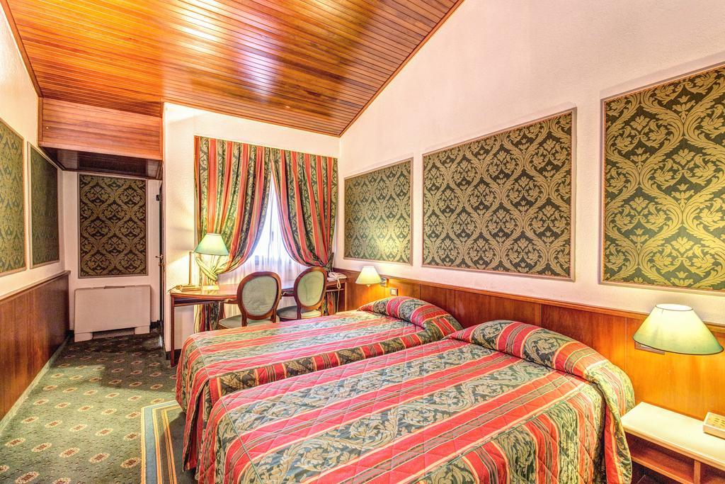 Regal Hotel 4*