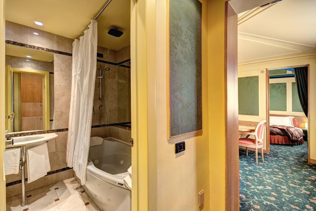 Regal 4*