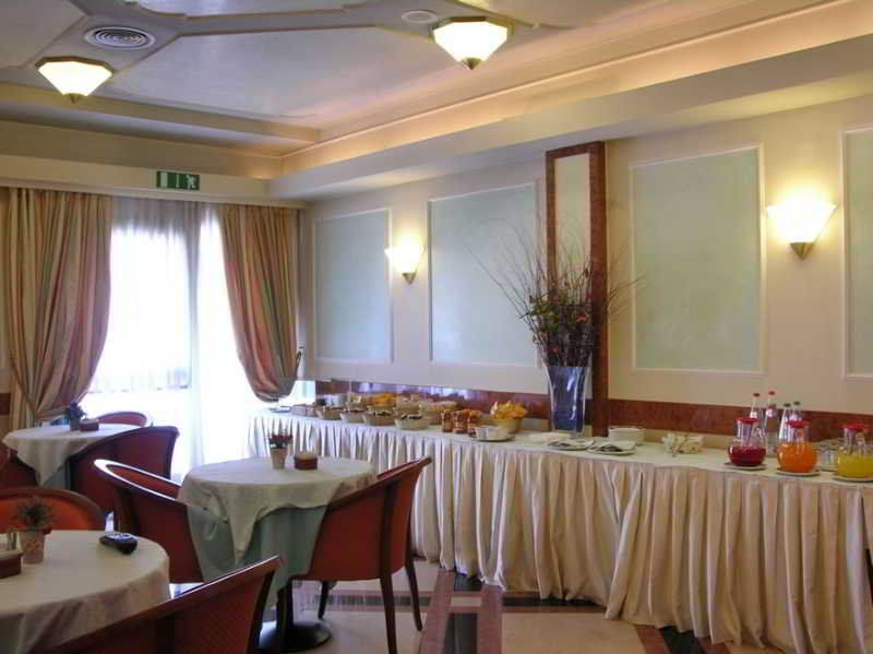 Regal 4*