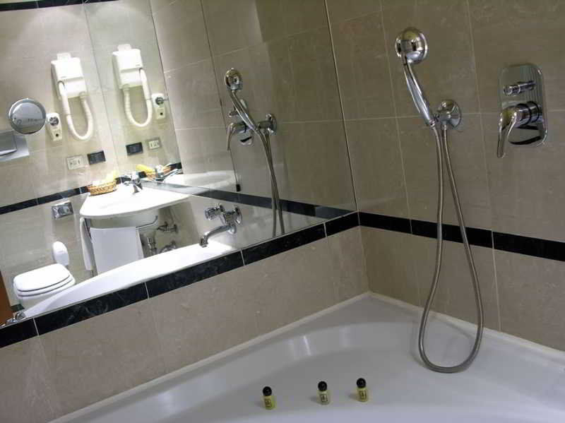 Regal Hotel 4*