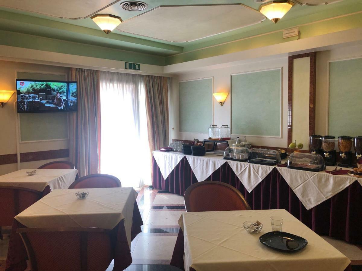 Regal 4*