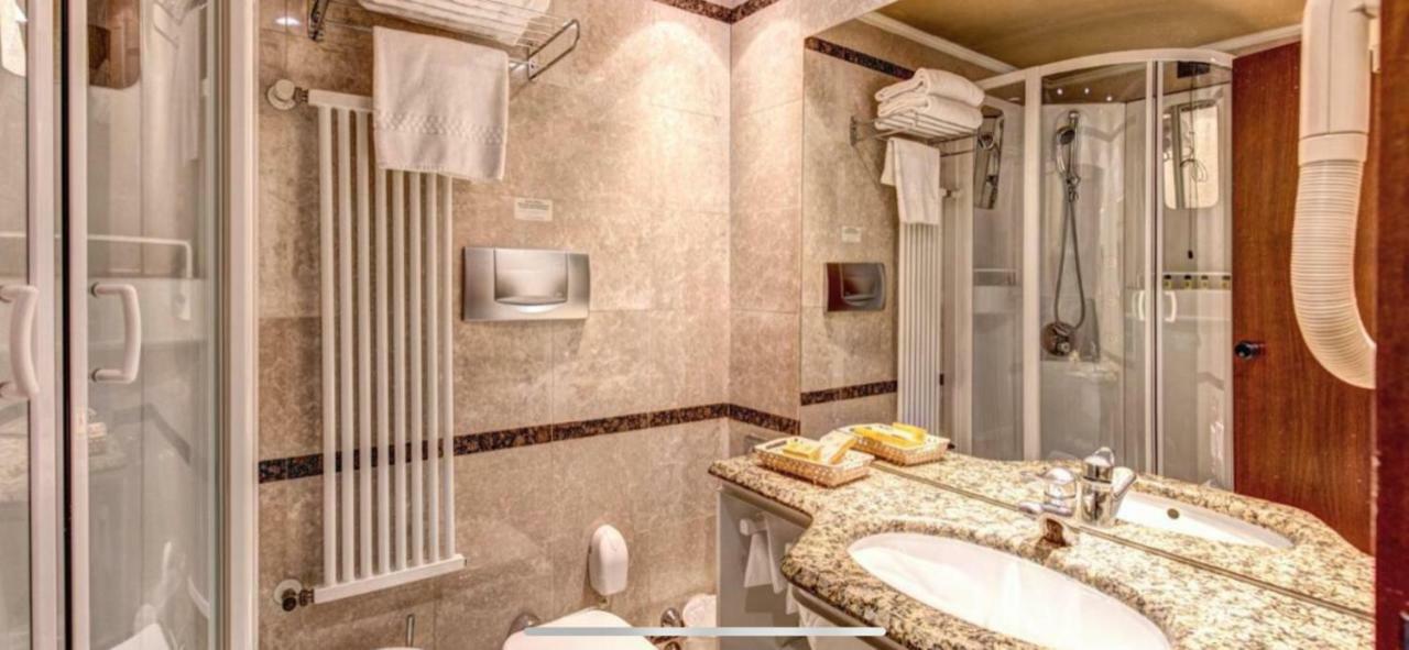 Regal Hotel 4*